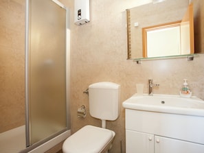 Apartment | Bathroom | Shower, towels