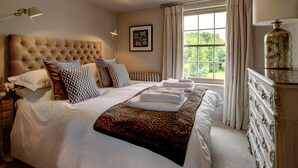 Unclassified image, 3 of 41, button - Stylish Holiday Home in Reepham with Hot Tub (Norwich)