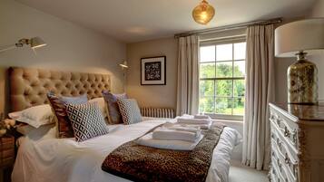 2 bedrooms, individually furnished, iron/ironing board, bed sheets