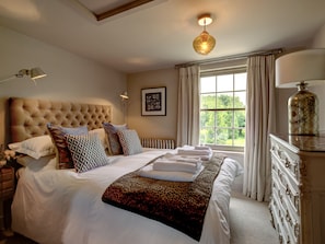 2 bedrooms, individually furnished, iron/ironing board, bed sheets - Stylish Holiday Home in Reepham with Hot Tub (Norwich)