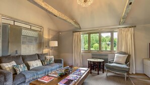 Unclassified image, 5 of 41, button - Stylish Holiday Home in Reepham with Hot Tub (Norwich)