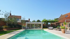 Unclassified image, 2 of 41, button - Stylish Holiday Home in Reepham with Hot Tub (Norwich)