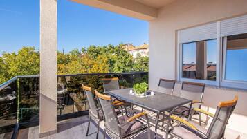 Villa | Dining
