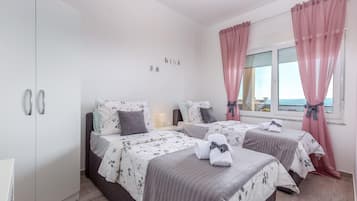 3 habitaciones y ropa de cama