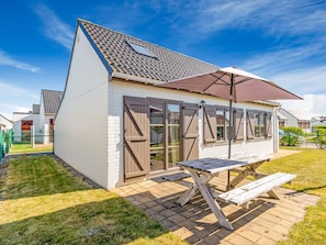 Balcony - Lovely Holiday Home in De Haan near Sea Beach (De Haan)