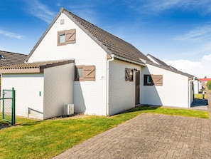 Exterior - Lovely Holiday Home in De Haan near Sea Beach (De Haan)