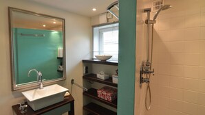 Cottage | Bathroom | Shower