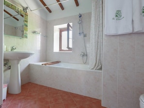 Villa | Bathroom | Bathtub, towels