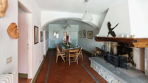 Unclassified image, 4 of 37, button - Sprawling Villa in Tredozio With Swimming Pool (Tredozio)