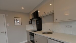 Private kitchen - Cosy Apartment in Coventry Near Coventry Market (Coventry)