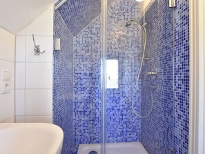 Apartment | Badezimmer | Dusche, Handtücher