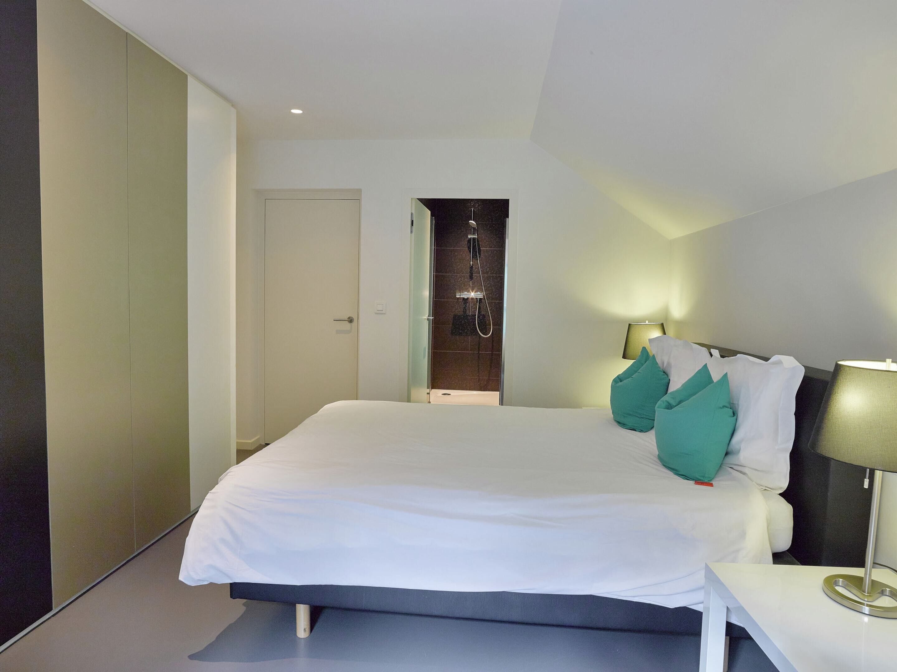 House | 4 bilik tidur, dilengkapkan perabot secara berasingan, cadar katil 