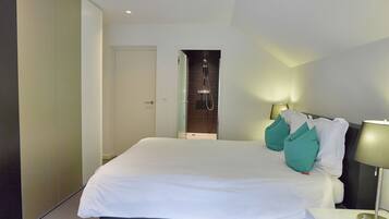 House | 4 bilik tidur, dilengkapkan perabot secara berasingan, cadar katil