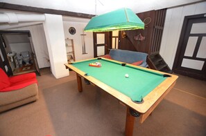 Games room - Family Chalet With Garden (Krasna Lipa)