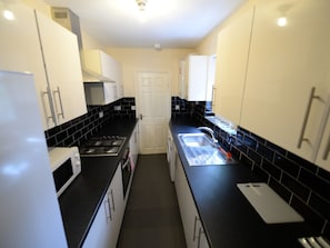 House | Private kitchen | Fridge, microwave, oven, stovetop