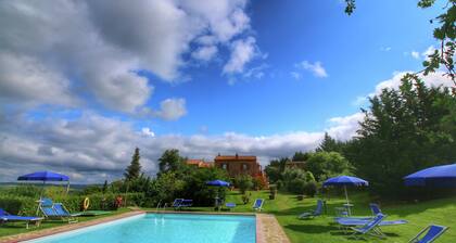 Scenic Tuscan Farmhouse