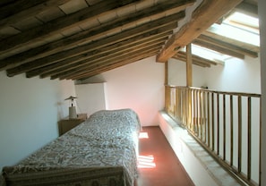 5 bedrooms, individually furnished, bed sheets - Scenic Tuscan Farmhouse (Castiglione d'Orcia)