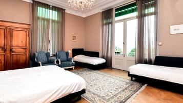 Huis | 10 slaapkamers, individueel gemeubileerd, een strijkplank/strijkijzer