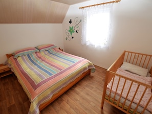 Chalet | 2 bedrooms, individually furnished