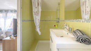 Bathroom - Boutique Villa in Sommières With Swimming Pool (Sommieres)