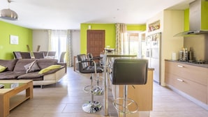 Dining - Boutique Villa in Sommières With Swimming Pool (Sommieres)