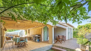 Balcony - Boutique Villa in Sommières With Swimming Pool (Sommieres)