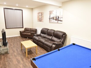 House | Living room - Spacious Holiday Home in Coventry near Coventry University (Coventry)