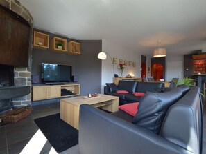 Apartment | Living area | TV - Robertville Lakeview Escape (Waimes)