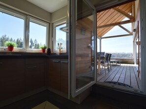 Apartment | Private kitchen | Stovetop, high chair - Robertville Lakeview Escape (Waimes)