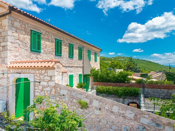 Villa | Exterior