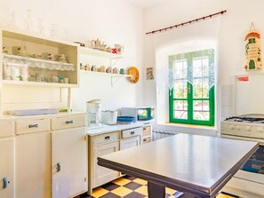 Villa | Private kitchen | Cookware/dishes/utensils