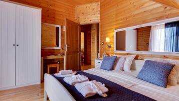 House | 4 bedrooms, individually furnished, travel cot, bed sheets