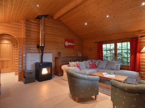 Stavelot Chalet With Garden
