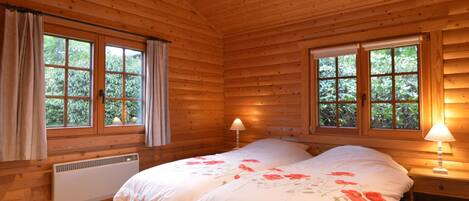 Chalet | 2 slaapkamers, individueel gemeubileerd, beddengoed