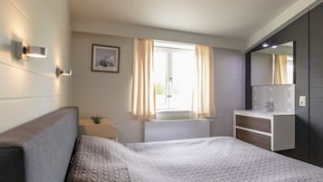 House | 5 bedrooms, individually furnished, bed sheets