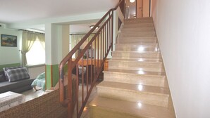 A staircase with a wooden handrail leading to a landing. - Comfortable Holiday Home Only 500m to the sea With Outdoor Kitchen, Wifi and Airco (Medulin)