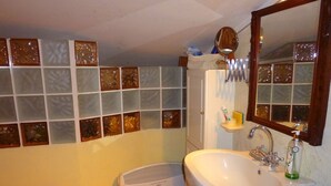 House | Bathroom | Shower, towels