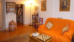 House | Living room | Fireplace, DVD player