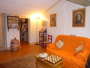Living room - Lovely Holiday Home in Sorano Italy near Forest (Sorano)