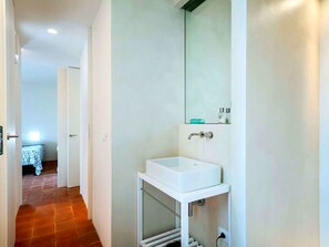 Bathroom | Shower, towels