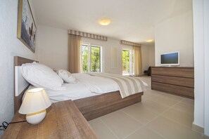 Villa | 5 bedrooms, individually furnished, iron/ironing board, bed sheets - Modern Villa in Povlja With Pool (Selca)