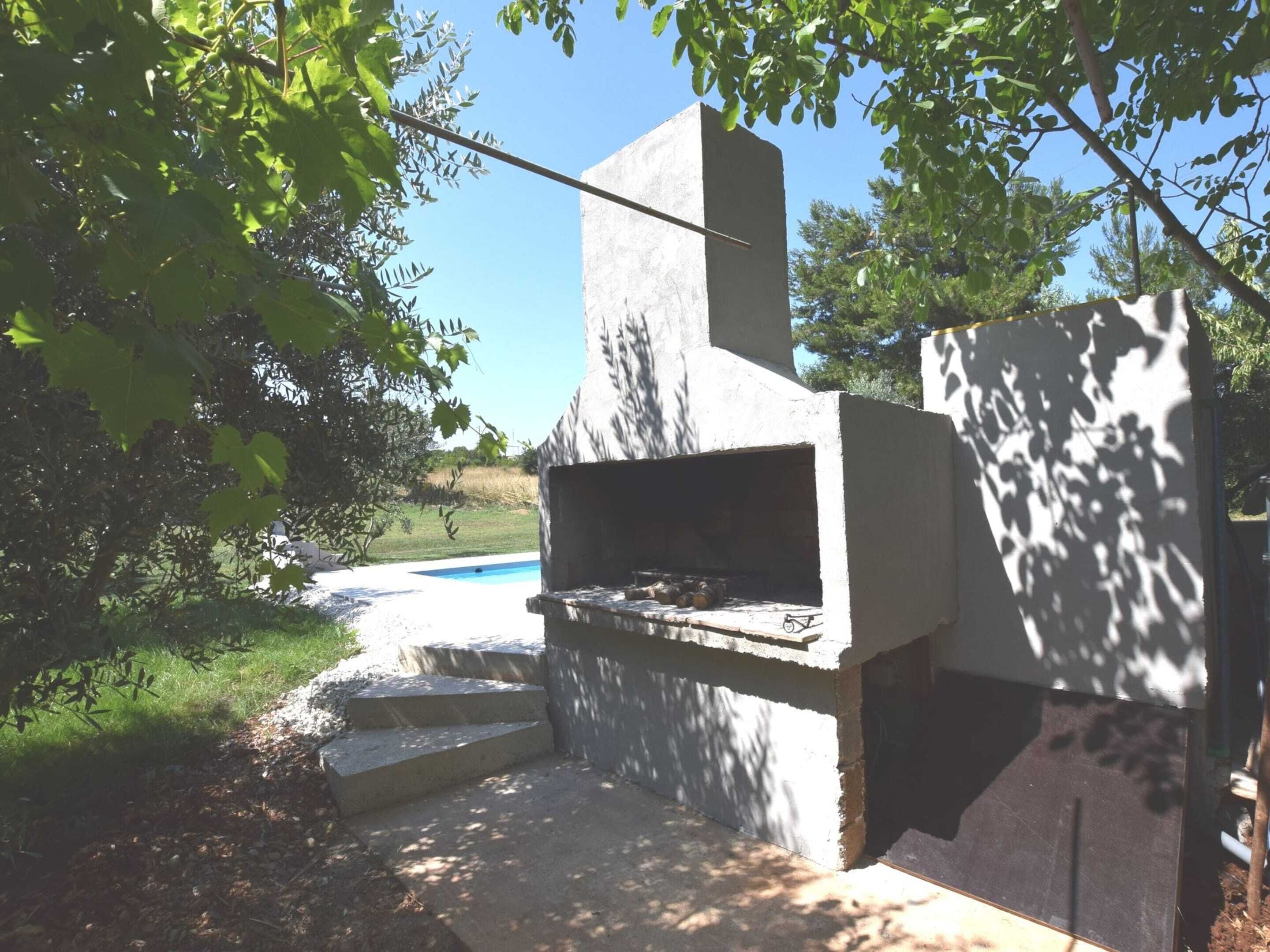 ال منشأة من الخارج