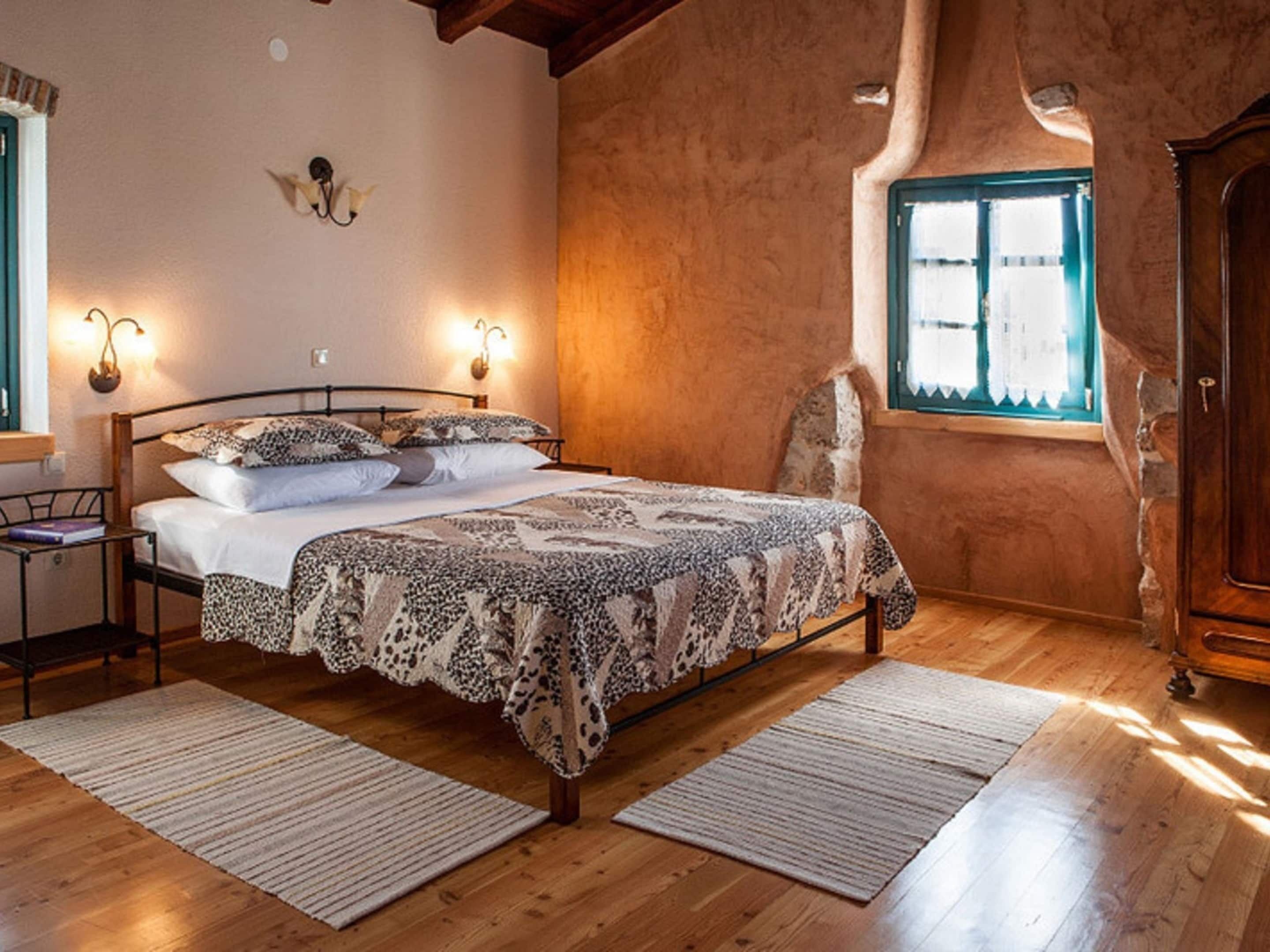 别墅 | 3 多间卧室、特色家居、床单