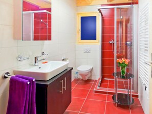 House | Bathroom | Combined shower/tub