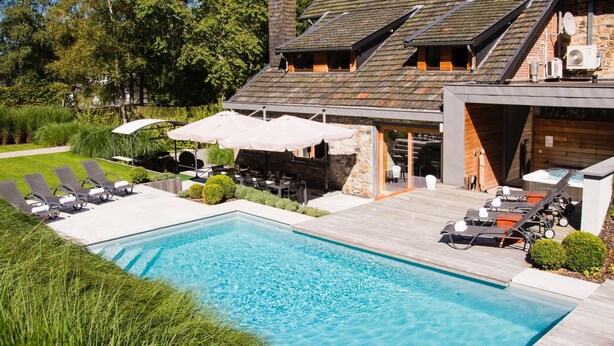A modern house with a swimming pool, outdoor seating, and a hot tub. - Spa Apartment With Private Pool (Spa)