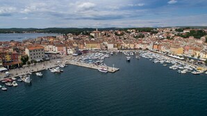 Exterior - Pleasing Apartment in Rovinj near Sea (Rovinj)