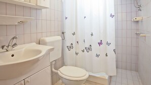 Apartment | Bathroom - Pleasing Apartment in Rovinj near Sea (Rovinj)