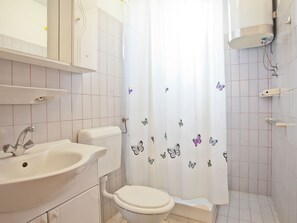 Apartment | Badezimmer | Dusche, Handtücher