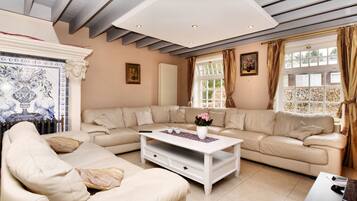 Villa | Living area