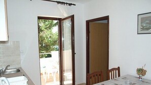 Dining - Lovely Apartment With Balcony and Sea View, Near the Sea, BBQ for use (Pag)